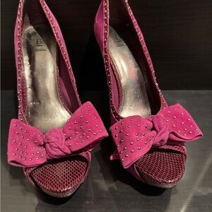 Bakers Women's Fuchsia Bow Heels